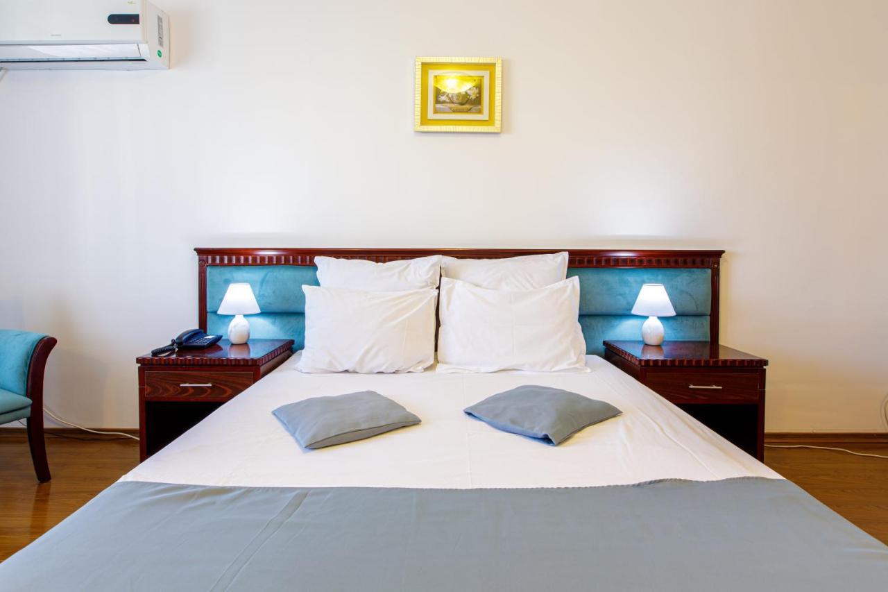 Lira Pacific Aparthotel Constanţa Exteriör bild