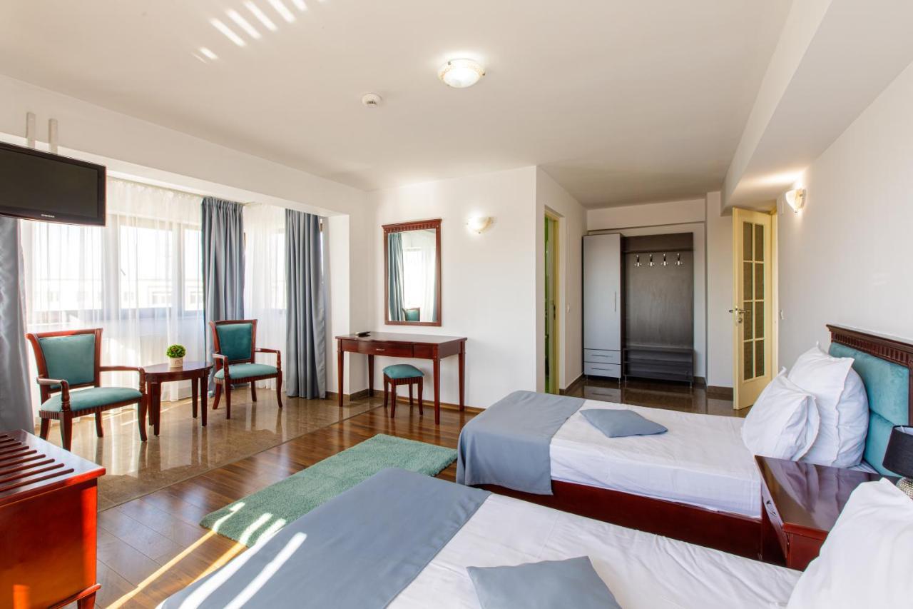 Lira Pacific Aparthotel Constanţa Exteriör bild