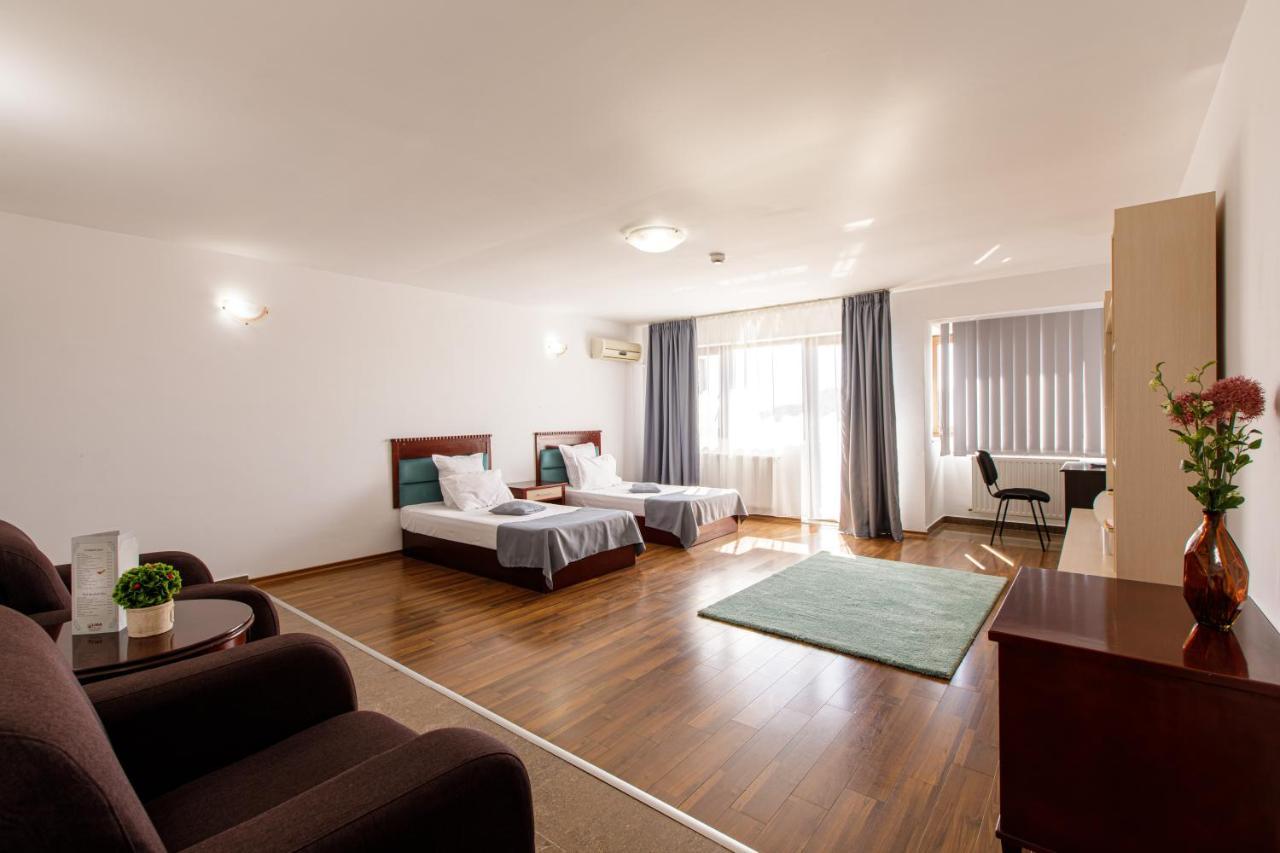 Lira Pacific Aparthotel Constanţa Exteriör bild