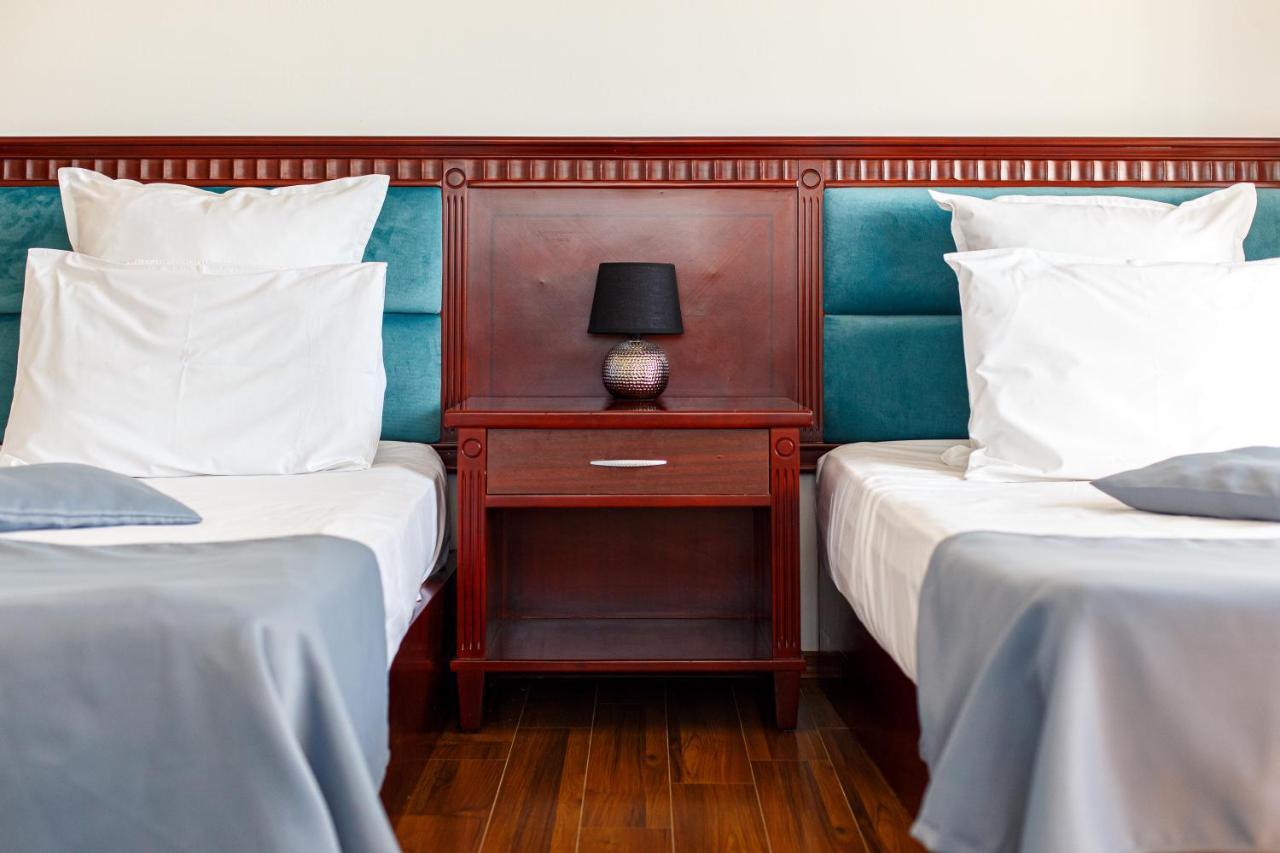 Lira Pacific Aparthotel Constanţa Exteriör bild