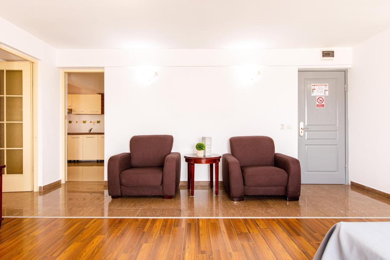 Lira Pacific Aparthotel Constanţa Exteriör bild
