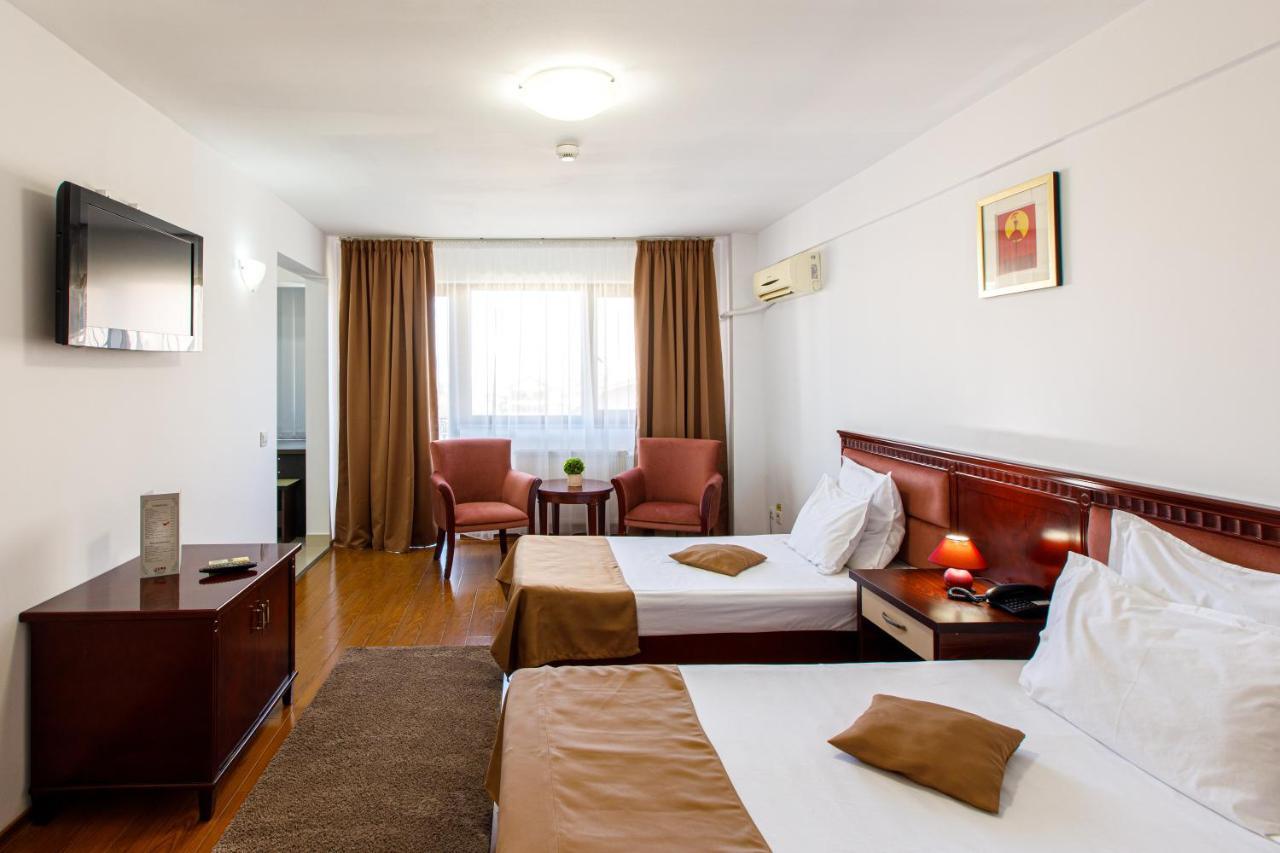 Lira Pacific Aparthotel Constanţa Exteriör bild