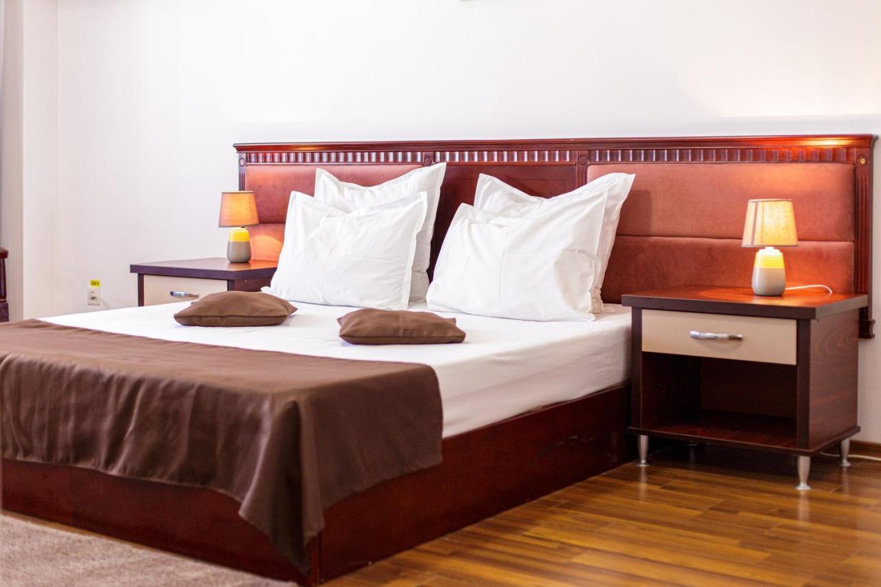 Lira Pacific Aparthotel Constanţa Exteriör bild