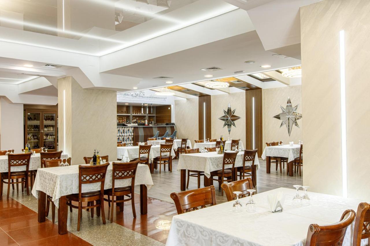 Lira Pacific Aparthotel Constanţa Exteriör bild