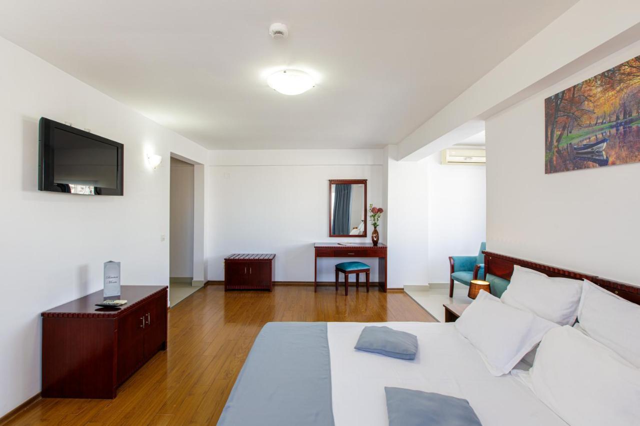 Lira Pacific Aparthotel Constanţa Exteriör bild