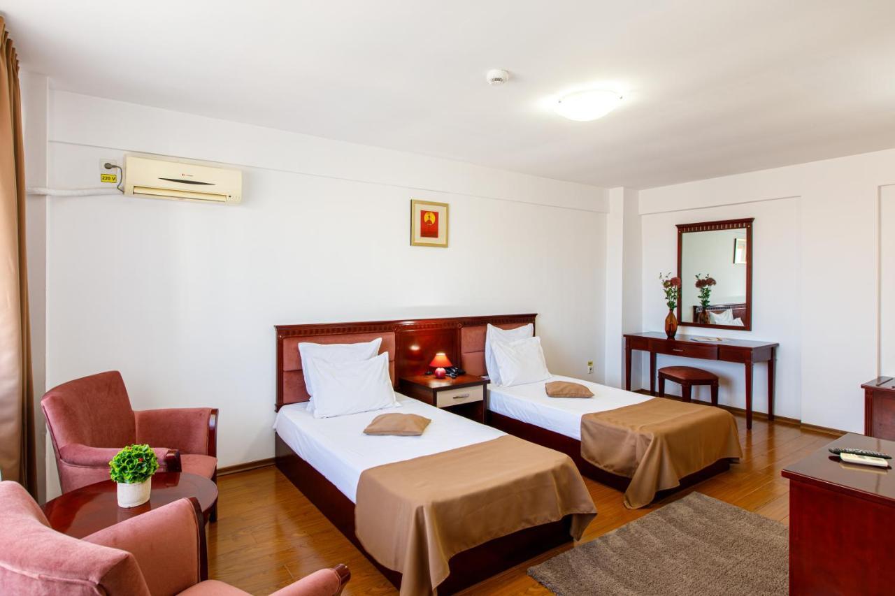 Lira Pacific Aparthotel Constanţa Exteriör bild