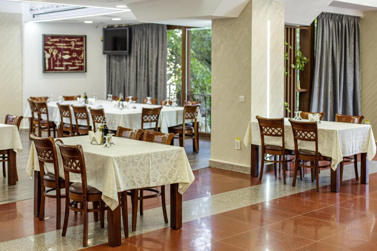 Lira Pacific Aparthotel Constanţa Exteriör bild