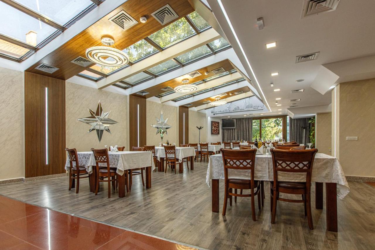 Lira Pacific Aparthotel Constanţa Exteriör bild