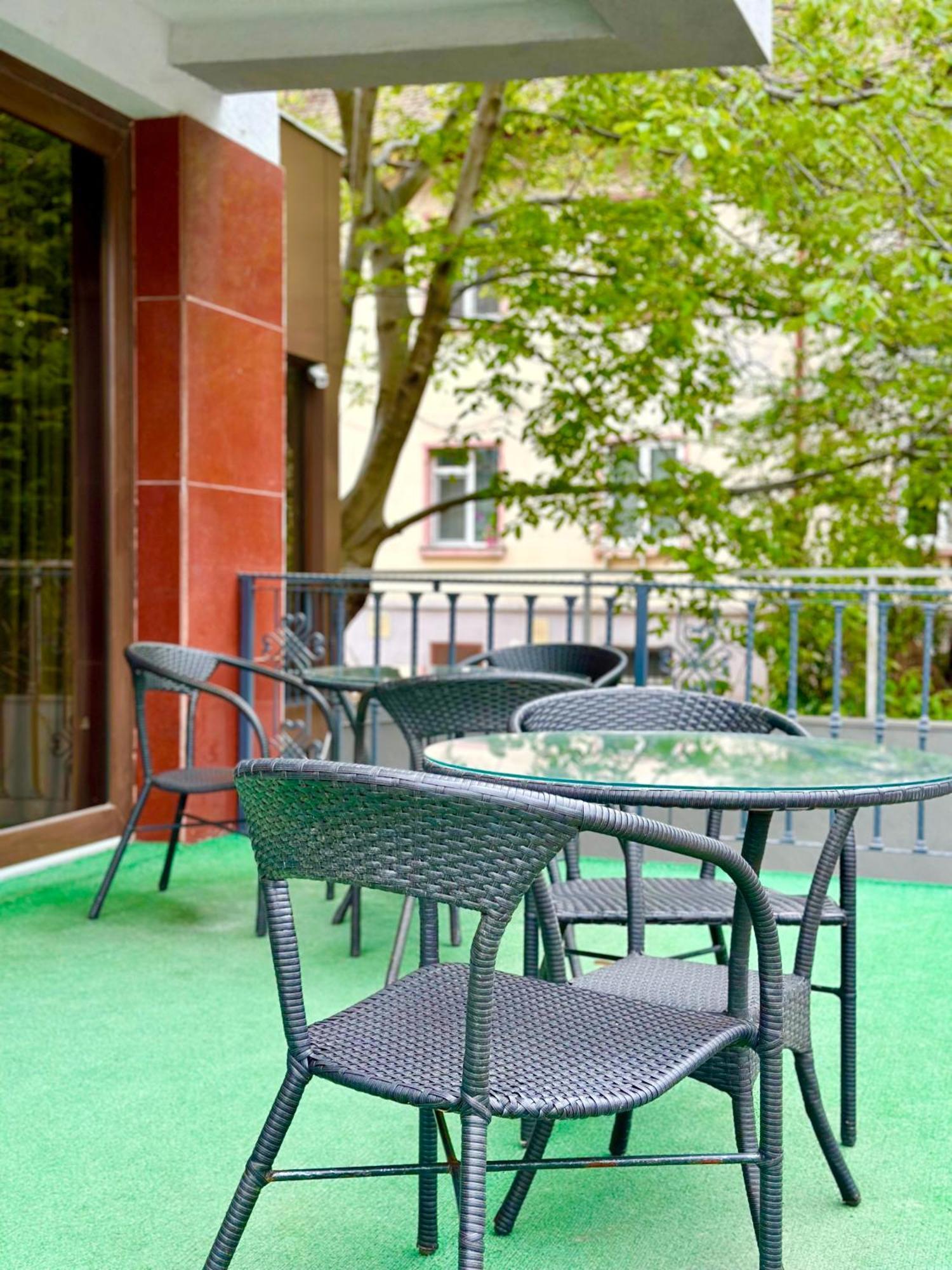Lira Pacific Aparthotel Constanţa Exteriör bild